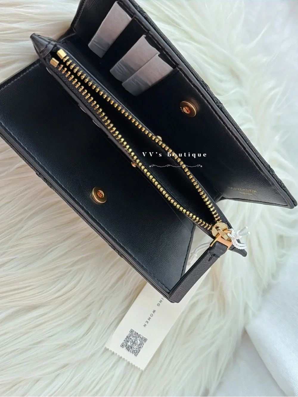 NWT Tory Burch Willa Medium Wallet Quilted Leather Black Gold 168721